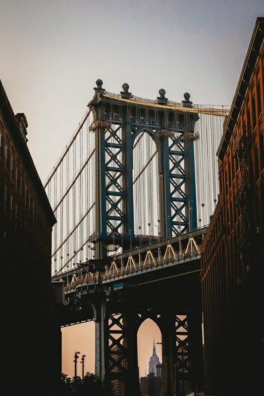 Manhattan bridge connect between Brooklyn and lower east side of Manhattan, NYC