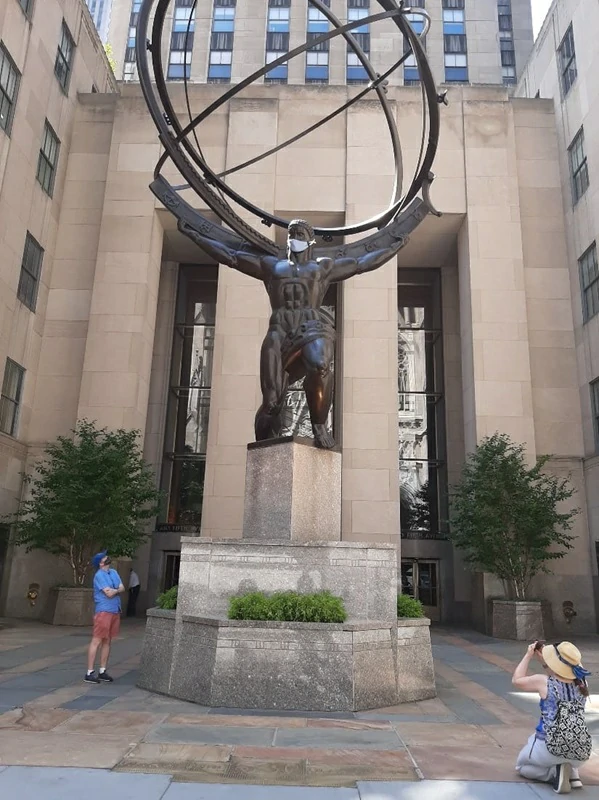 45 Rockefeller Plaza in Fifth Avenue between 50 &51 Street